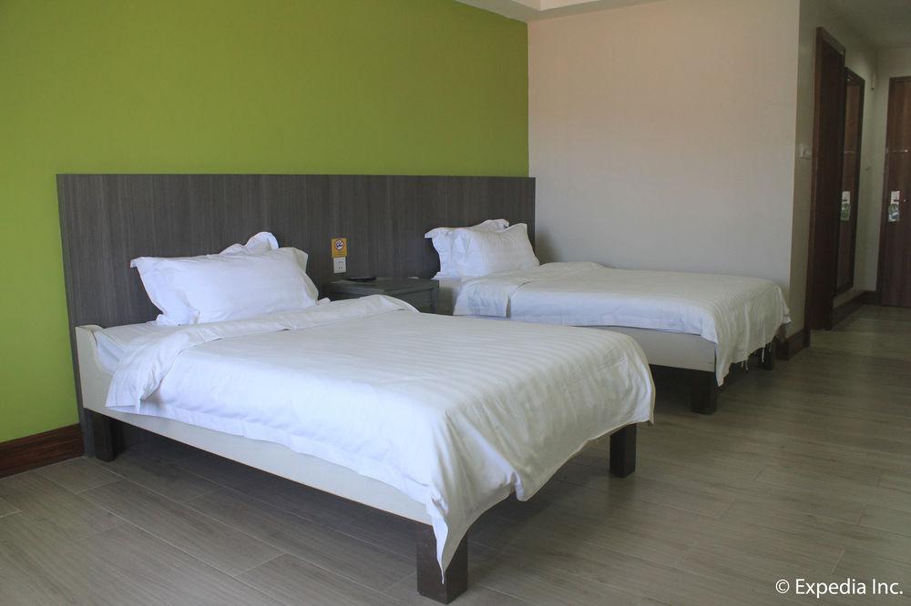 באגויו Newtown Plaza Hotel מראה חיצוני תמונה