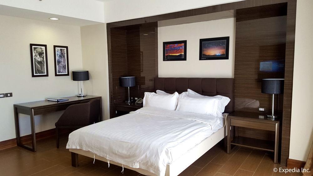 באגויו Newtown Plaza Hotel מראה חיצוני תמונה