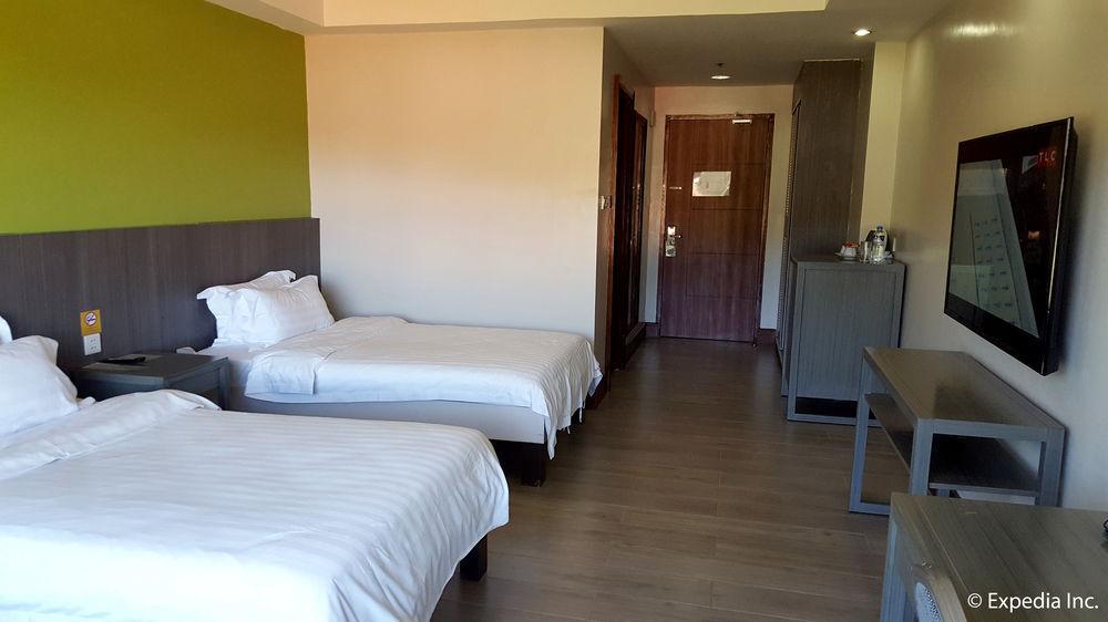 באגויו Newtown Plaza Hotel מראה חיצוני תמונה
