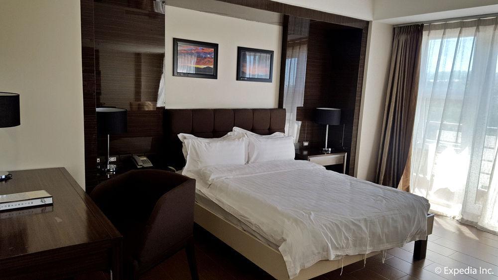 באגויו Newtown Plaza Hotel מראה חיצוני תמונה