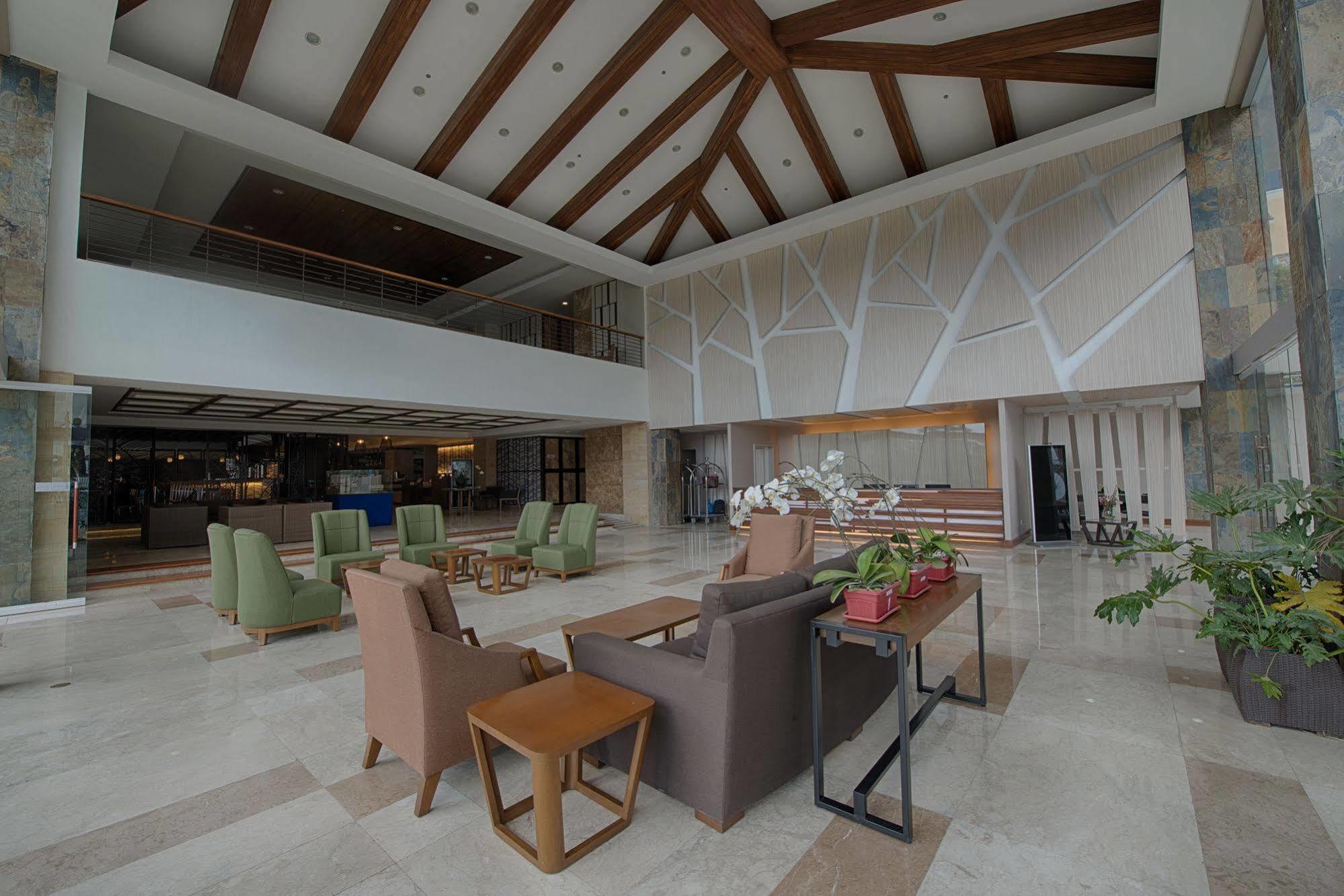 באגויו Newtown Plaza Hotel מראה חיצוני תמונה