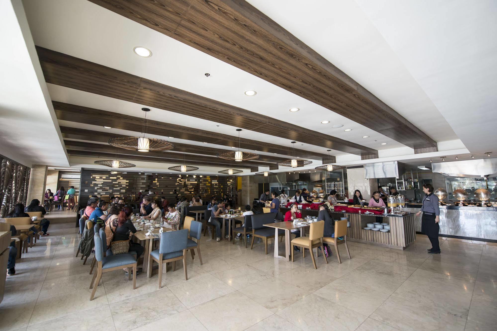 באגויו Newtown Plaza Hotel מראה חיצוני תמונה
