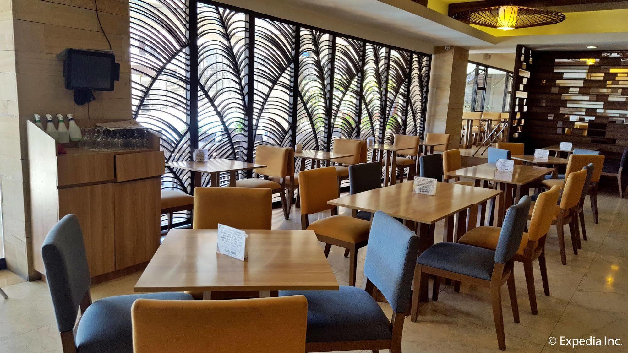 באגויו Newtown Plaza Hotel מראה חיצוני תמונה
