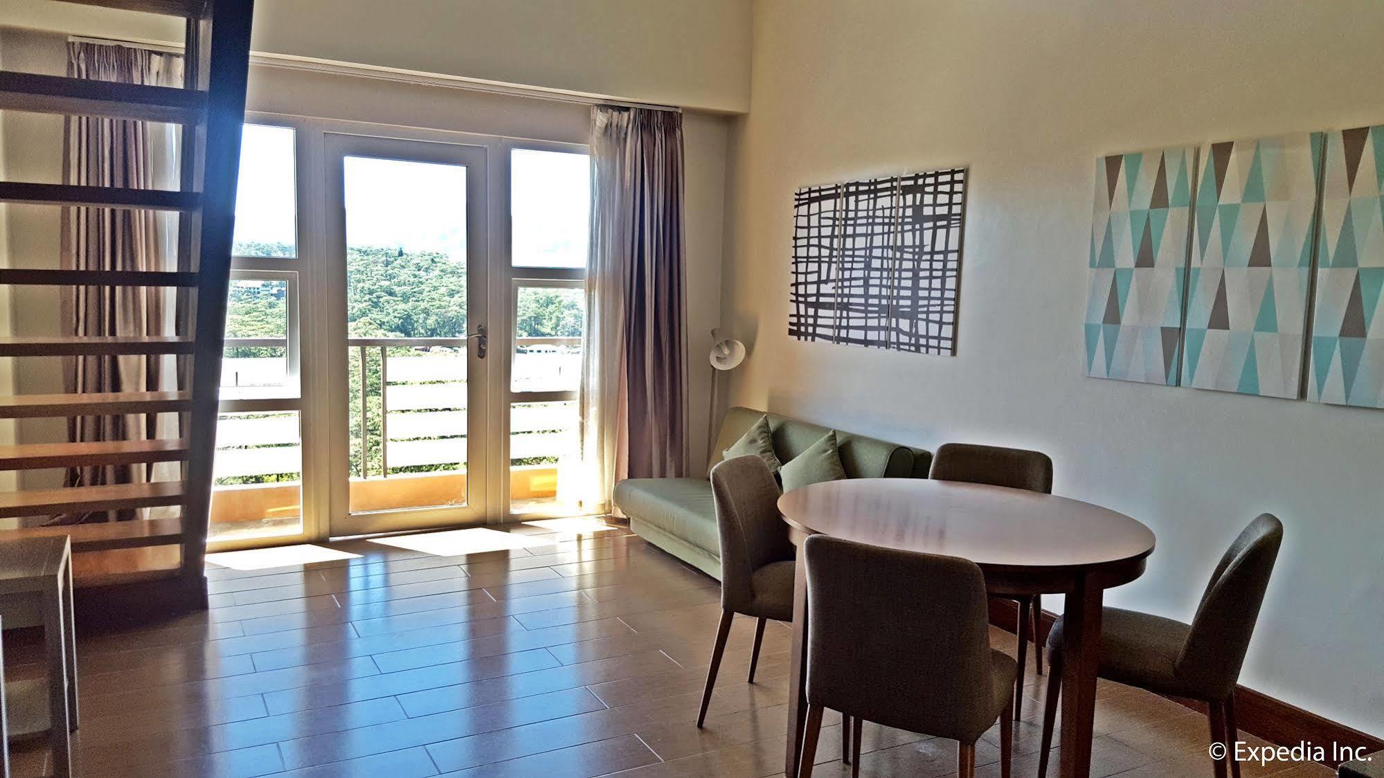 באגויו Newtown Plaza Hotel מראה חיצוני תמונה