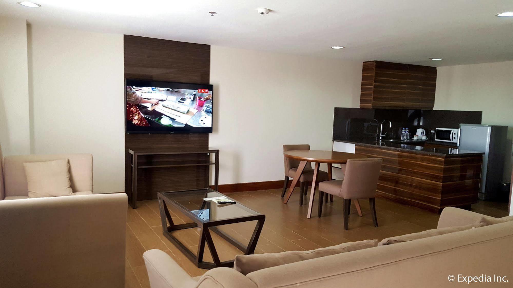 באגויו Newtown Plaza Hotel מראה חיצוני תמונה