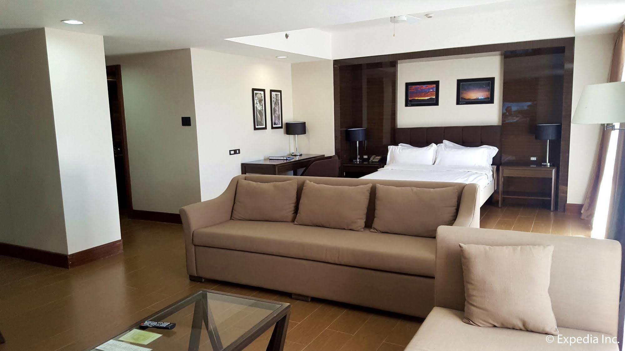 באגויו Newtown Plaza Hotel מראה חיצוני תמונה