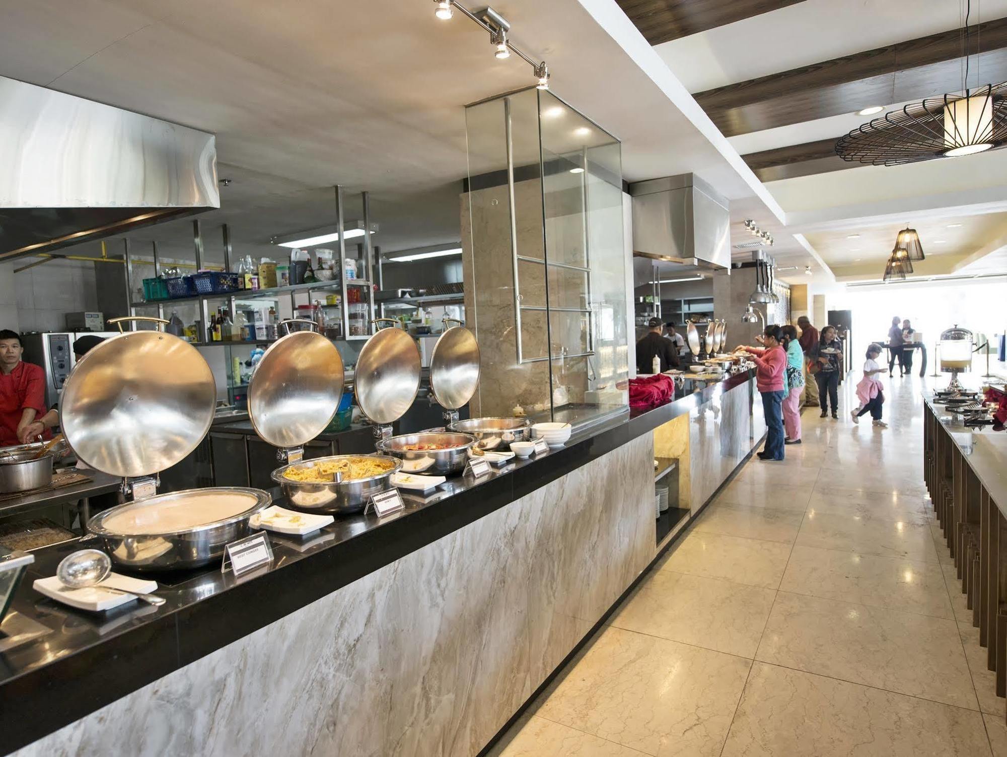 באגויו Newtown Plaza Hotel מראה חיצוני תמונה