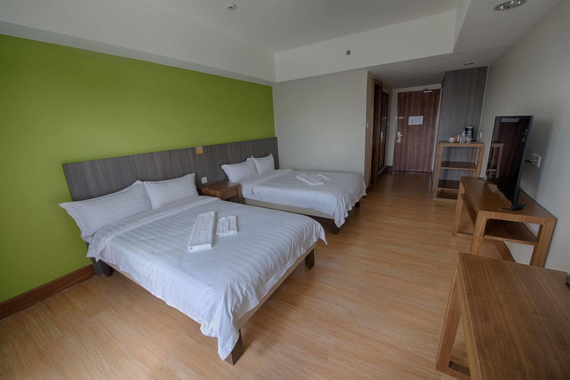 באגויו Newtown Plaza Hotel מראה חיצוני תמונה