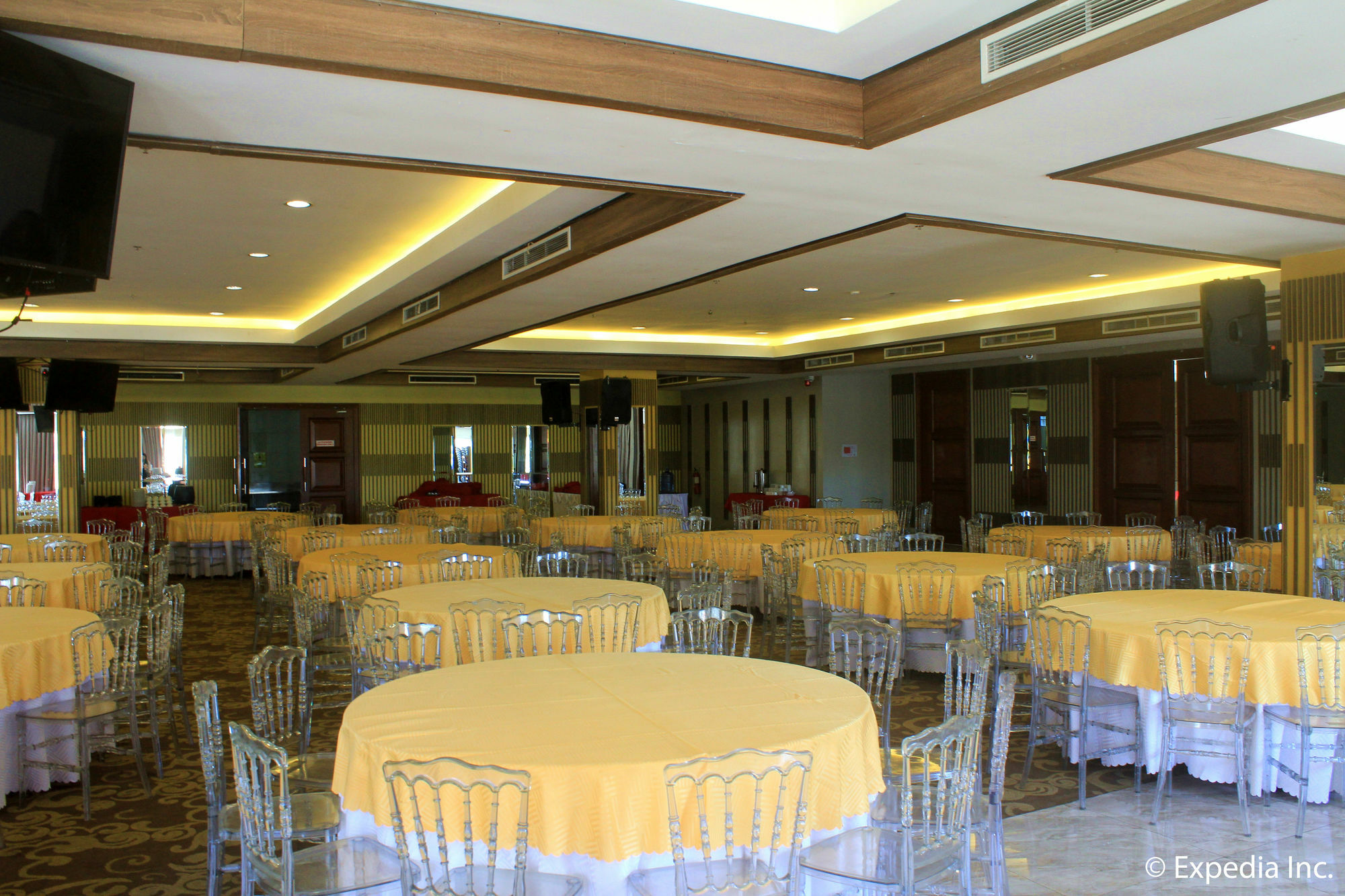 באגויו Newtown Plaza Hotel מראה חיצוני תמונה